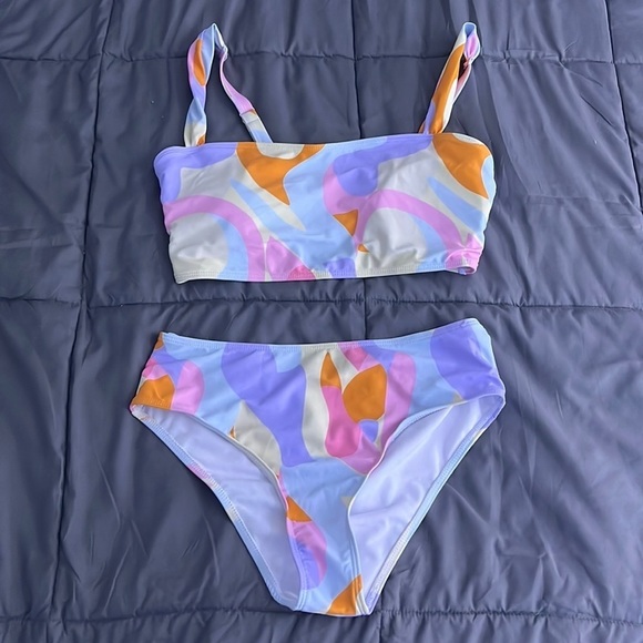 Bikini - Picture 2 of 7